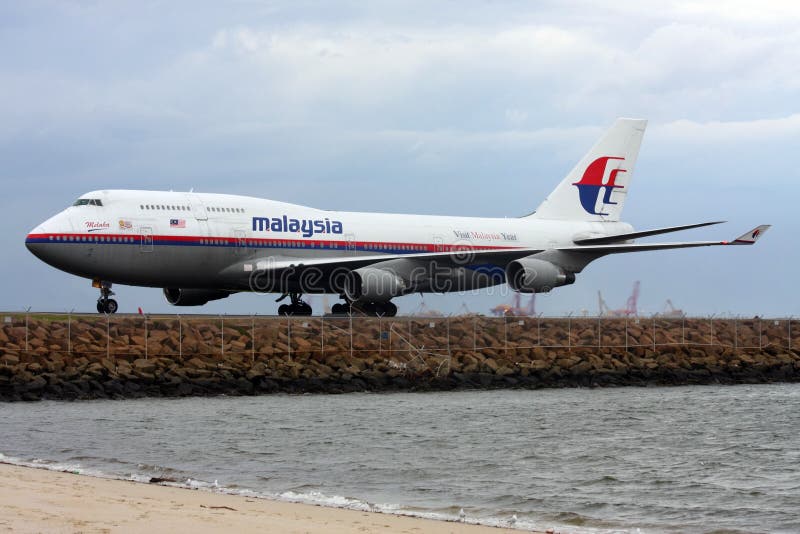 Malaysia Airlines 747 taxiing on the runway. Photo taken: 13 April 2009. Malaysia Airlines 747 taxiing on the runway. Photo taken: 13 April 2009.