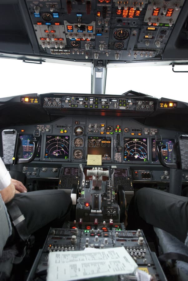 Boeing 737 vluchtdek royalty-vrije stock foto Boeing 737 vluchtdek royalty-vrije stock foto