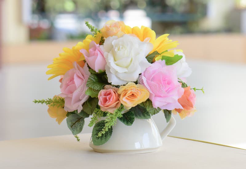 Bloemboeket in een vaas royalty-vrije stock foto