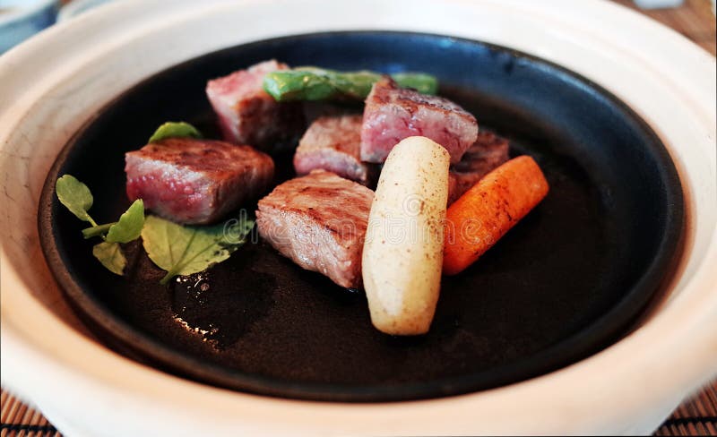 Nourriture Japonaise : Boeuf De Kobe Miyazaki Grillant Sur La