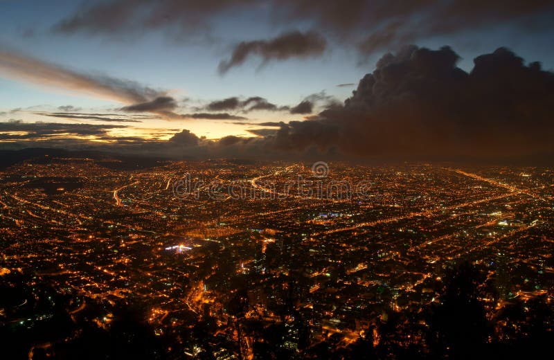 Bogotá antes de uma tempestade imagens de stock Bogotá antes de uma tempestade imagens de stock