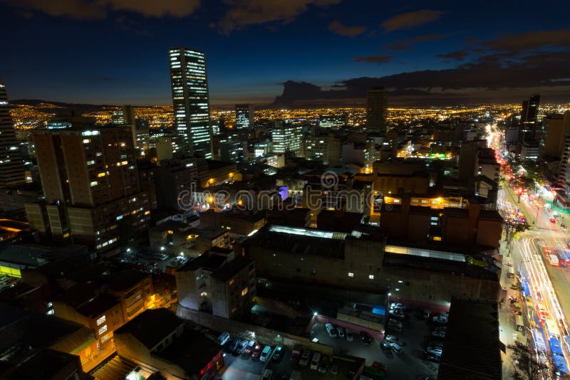 Bogotá céntrica en la noche imagenes de archivo Bogotá céntrica en la noche imagenes de archivo