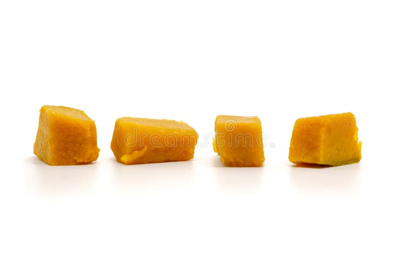 Boiled ha tagliato la zucca a cubetti per insalata di verdure fotografia stock libera da diritti Boiled ha tagliato la zucca a cubetti per insalata di verdure fotografia stock libera da diritti