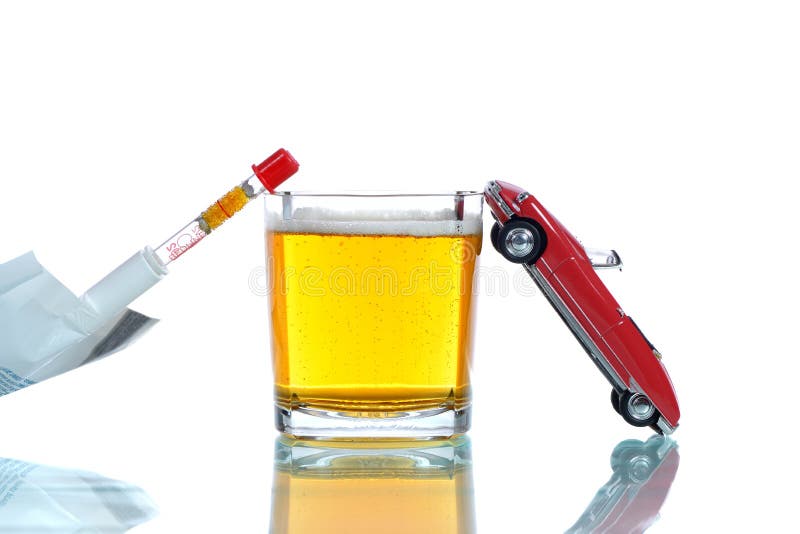 Photo libre de droit de Conducteur En Raison Dêtre Soumis À Un Test De  Teneur En Alcool Avec Lutilisation De Lalcootest banque d'images et plus  d'images libres de droit de Alcool - iStock