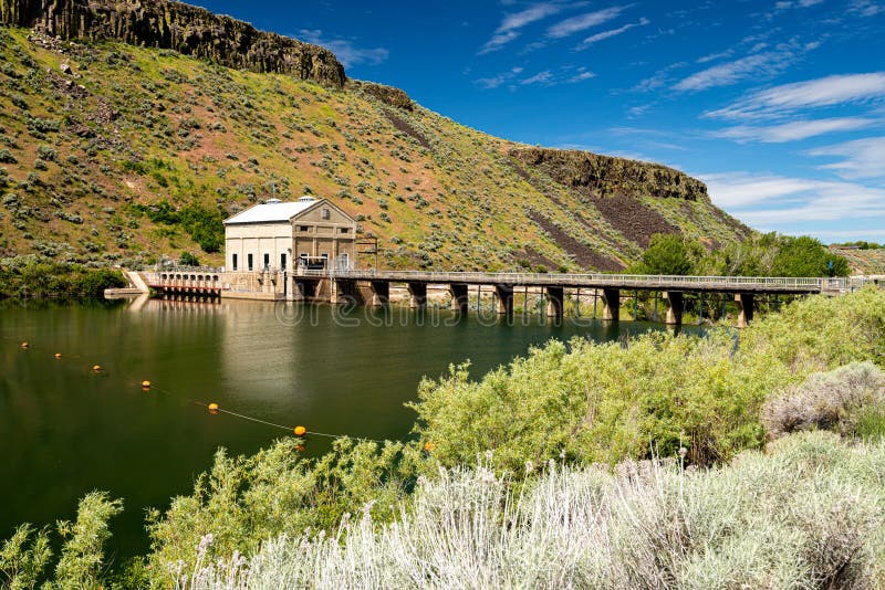 Regardez En Amont Sur La Rivière De Boise Reveling Un Barrage De Déviation  Image stock - Image du arbres, idaho: 88371961