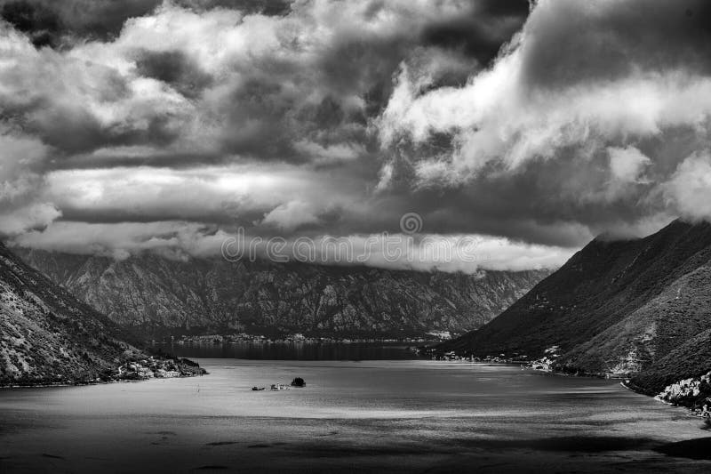 Boka Kotorska, bahía de Kotor, Montenegro fotografía de archivo libre de regalías