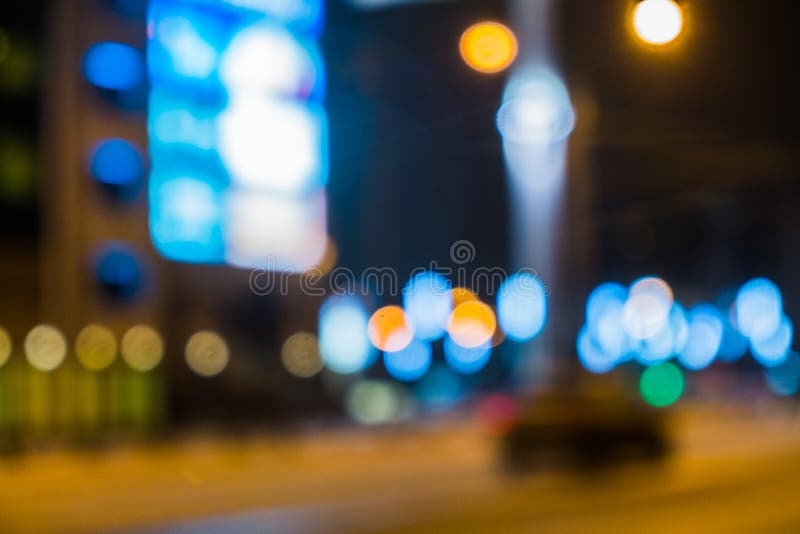 Κυκλοφορία πόλεων νύχτας σε μια γιγαντιαία μητρόπολη Ελαφρύ υπόβαθρο bokeh πόλεων Φωτεινοί σηματοδότες νύχτας Defocused στοκ φωτογραφία με δικαίωμα ελεύθερης χρήσης Κυκλοφορία πόλεων νύχτας σε μια γιγαντιαία μητρόπολη Ελαφρύ υπόβαθρο bokeh πόλεων Φωτεινοί σηματοδότες νύχτας Defocused στοκ φωτογραφία με δικαίωμα ελεύθερης χρήσης
