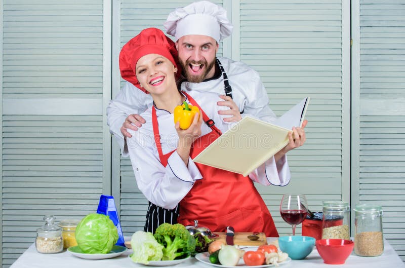 Bokrecept Hj?lpsam kulinarisk bok E Kulinariskt familjbegrepp f?rbunden f?r?lskelse royaltyfri foto Bokrecept Hj?lpsam kulinarisk bok E Kulinariskt familjbegrepp f?rbunden f?r?lskelse royaltyfri foto