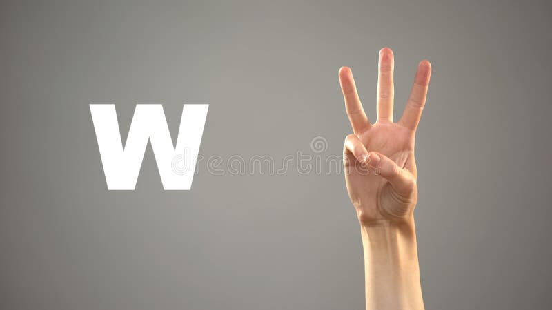 Bokstav W i teckenspr?ket, hand p? bakgrund, kommunikation f?r d?vt, kurs royaltyfri fotografi Bokstav W i teckenspr?ket, hand p? bakgrund, kommunikation f?r d?vt, kurs royaltyfri fotografi