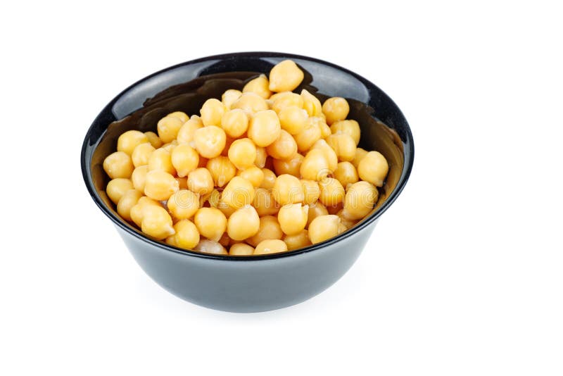 Bol en céramique complètement de pois chiches bouillis d'isolement sur le fond blanc photographie stock libre de droits Bol en céramique complètement de pois chiches bouillis d'isolement sur le fond blanc photographie stock libre de droits
