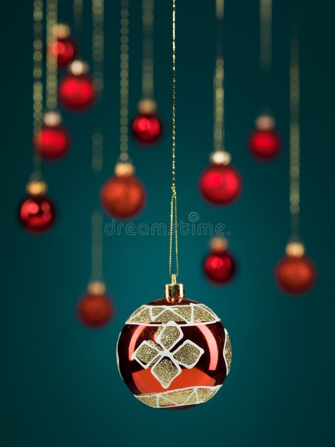 Bola de la Navidad con brillo de oro imagen de archivo Bola de la Navidad con brillo de oro imagen de archivo