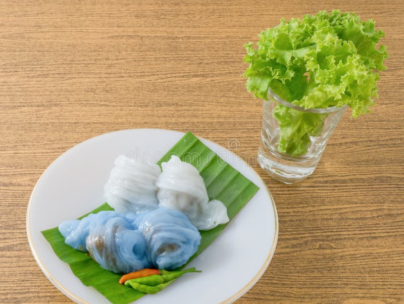 Bola de masa hervida cocida al vapor tailandesa de la piel del arroz con cerdo picadito dulce fotos de archivo Bola de masa hervida cocida al vapor tailandesa de la piel del arroz con cerdo picadito dulce fotos de archivo