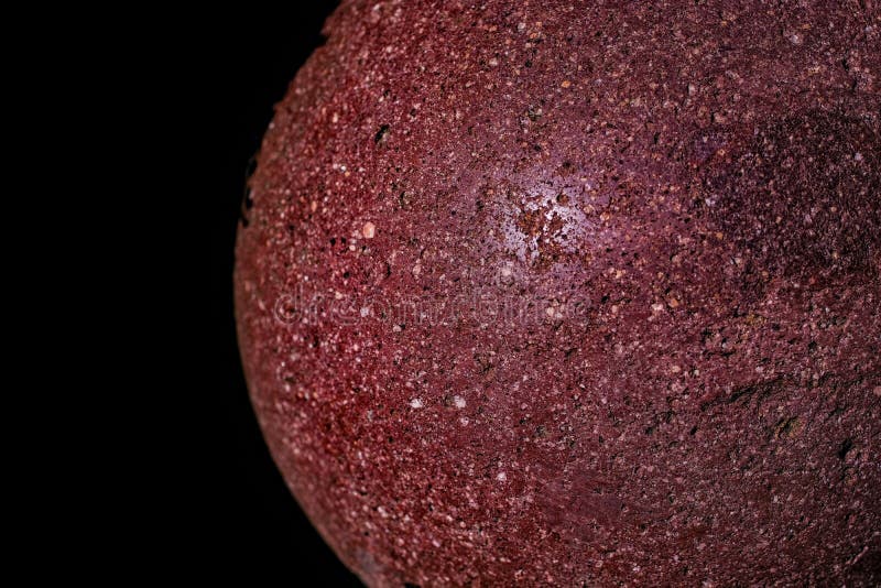 Bola de mármore vermelha, fundo preto imagem de stock Bola de mármore vermelha, fundo preto imagem de stock
