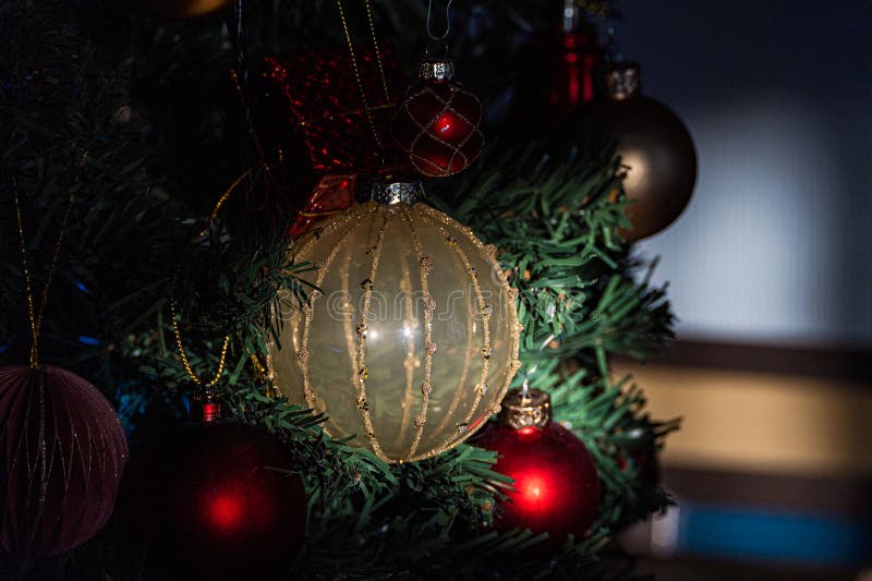 Bola de Natal como decor de árvore de xmas imagem de stock