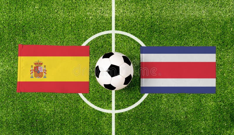 Bola De Visão Superior Com Espanha Vs. Partida De Bandeiras Da Costa Rica  No Campo De Futebol Verde Ilustração Stock - Ilustração de bandeira, grupo:  214320123