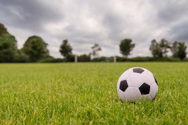 Posto De Futebol No Campo De Treino. Erva Desgastada Num Ponto De Guarda.  Fundo Do Tema Do Futebol Foto de Stock - Imagem de mola, futebol: 218400436