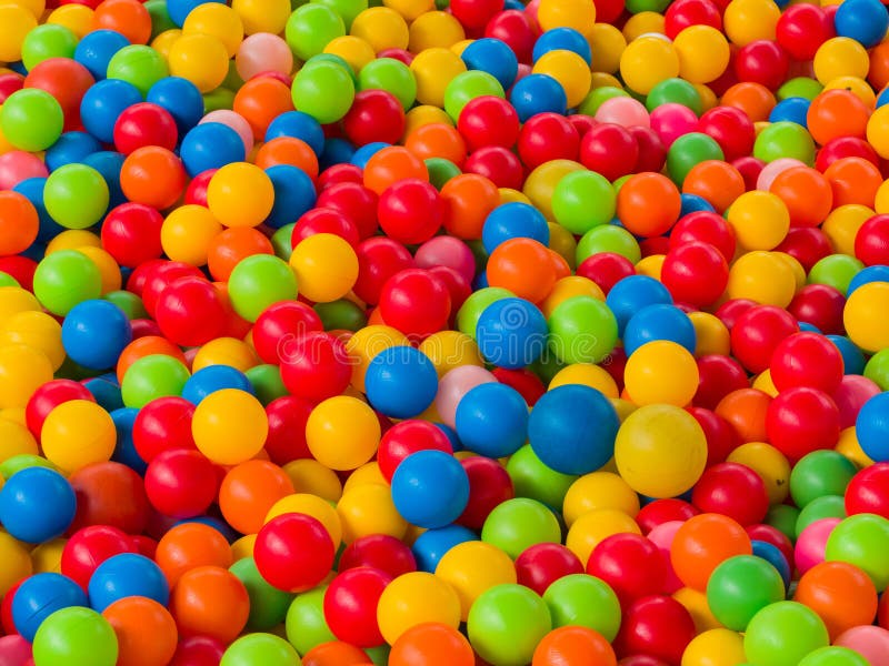 Bolas Coloridas Na Piscina Da Bola De Campo De Jogos Para Crianças Imagem  de Stock - Imagem de oceano, saltar: 73661707