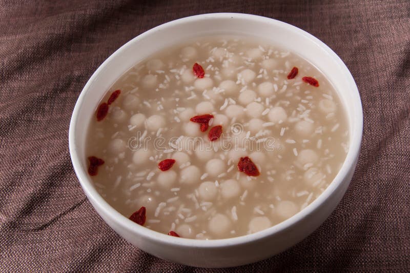 Bolas De Arroz Pegajosas En Vino De Arroz Fermentado Foto de archivo -  Imagen de dulce, porcelana: 67330290