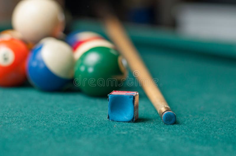 Bolas de bilhar na mesa verde, closeup, ninguém, jogo de sinuca americana