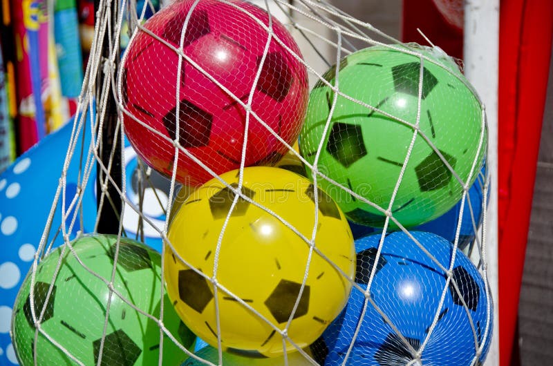 Bolas De Jogo Plásticas Do Futebol Para Crianças No Saco Líquido