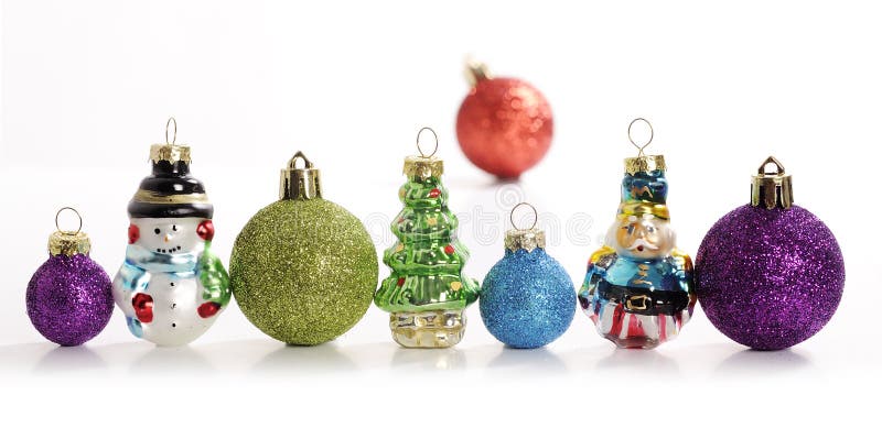 Bolas de la Navidad con el árbol de navidad foto de archivo libre de regalías Bolas de la Navidad con el árbol de navidad foto de archivo libre de regalías