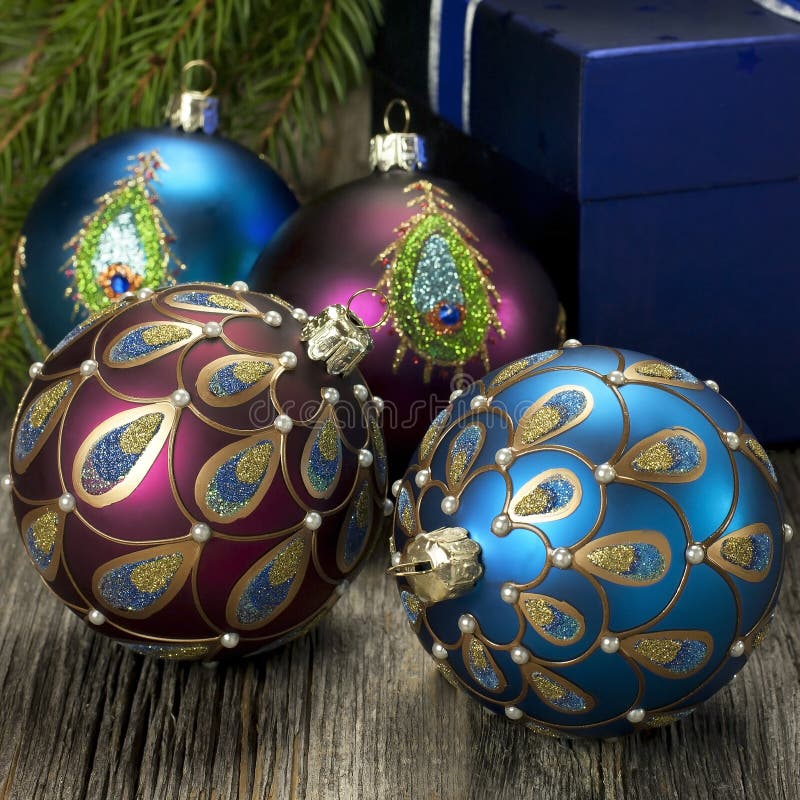 Bolas de la Navidad con las decoraciones fotos de archivo Bolas de la Navidad con las decoraciones fotos de archivo