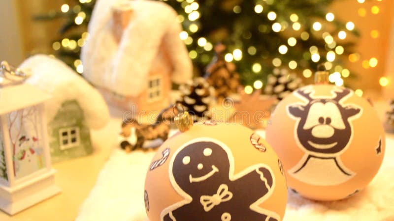Bolas de Natal para decorar uma árvore de Natal ou design de ambiente video estoque
