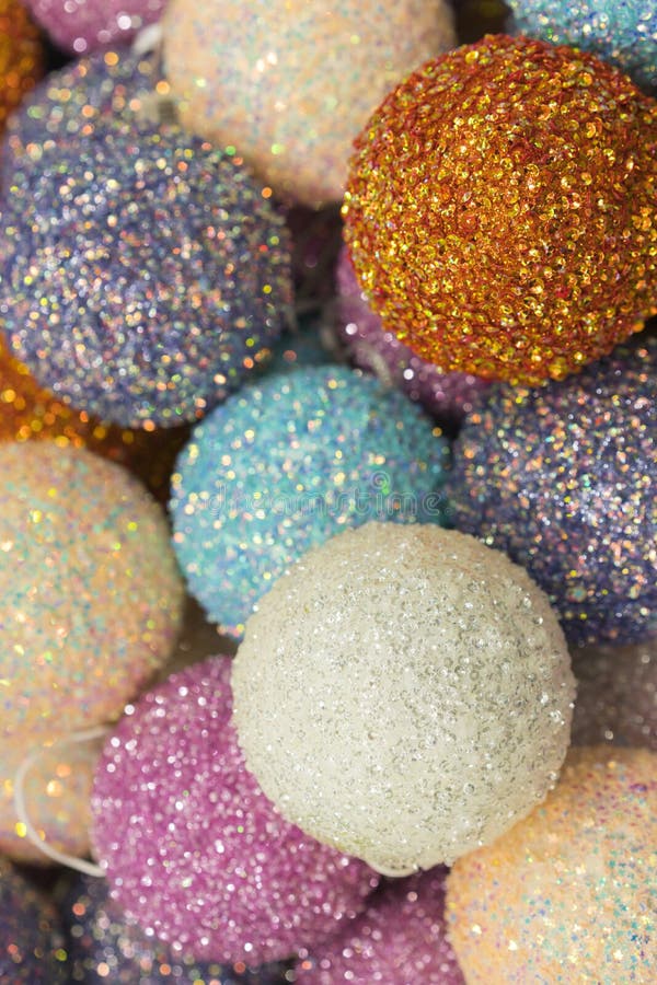 Bolas De Navidad Multicolores Fondo De Juguetes De Navidad Para Una Tarjeta De Navidad, Fondos De Pantalla De Navidad Foto Vertic Foto de archivo - Imagen de ornamento, presente: 165826502 Bolas De Navidad Multicolores Fondo De Juguetes De Navidad Para Una Tarjeta De Navidad, Fondos De Pantalla De Navidad Foto Vertic Foto de archivo - Imagen de ornamento, presente: 165826502