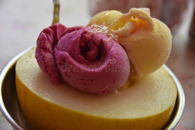 bolas del helado y del sorbete imagenes de archivo bolas del helado y del sorbete imagenes de archivo