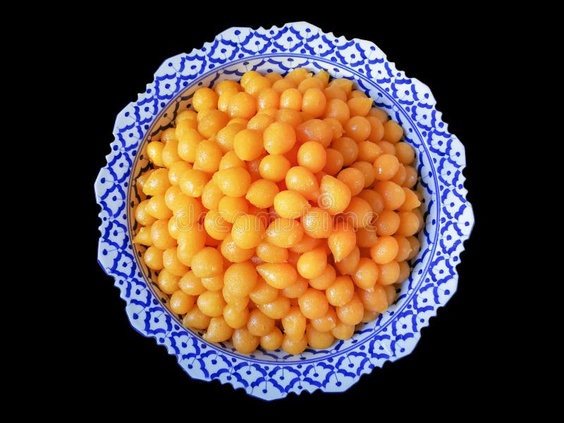 Bolas dulces del dulce de azúcar de la yema de huevo cocinadas en el jarabe - gente tailandesa llamada y x22; Tong Yod y x22; , C imagen de archivo Bolas dulces del dulce de azúcar de la yema de huevo cocinadas en el jarabe - gente tailandesa llamada y x22; Tong Yod y x22; , C imagen de archivo