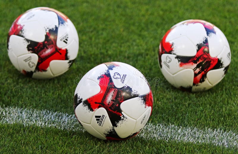 Bolas oficiales del partido del mundial 2018 de la FIFA fotografía de archivo Bolas oficiales del partido del mundial 2018 de la FIFA fotografía de archivo