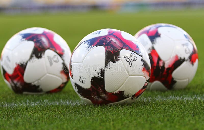 Bolas oficiales del partido del mundial 2018 de la FIFA foto de archivo libre de regalías Bolas oficiales del partido del mundial 2018 de la FIFA foto de archivo libre de regalías