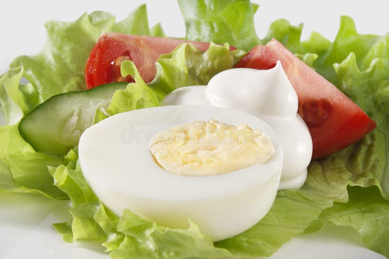 Bolied egg and salad