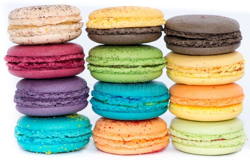 Macarons franceses tradicionais e coloridos imagens de stock royalty free