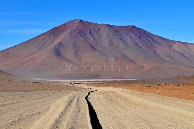 Bolivia, el desierto de Atacama y meseta virtualmente seca en del sur imagen de archivo Bolivia, el desierto de Atacama y meseta virtualmente seca en del sur imagen de archivo
