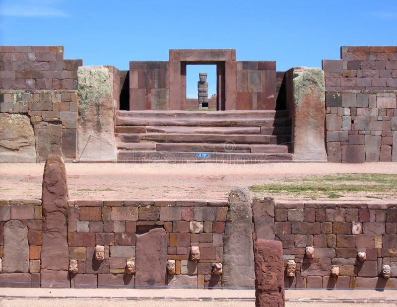 Bolivia, Tiwanaku ruins, pre-Inca Kalasasaya & lower temples stock photography Bolivia, Tiwanaku ruins, pre-Inca Kalasasaya & lower temples stock photography
