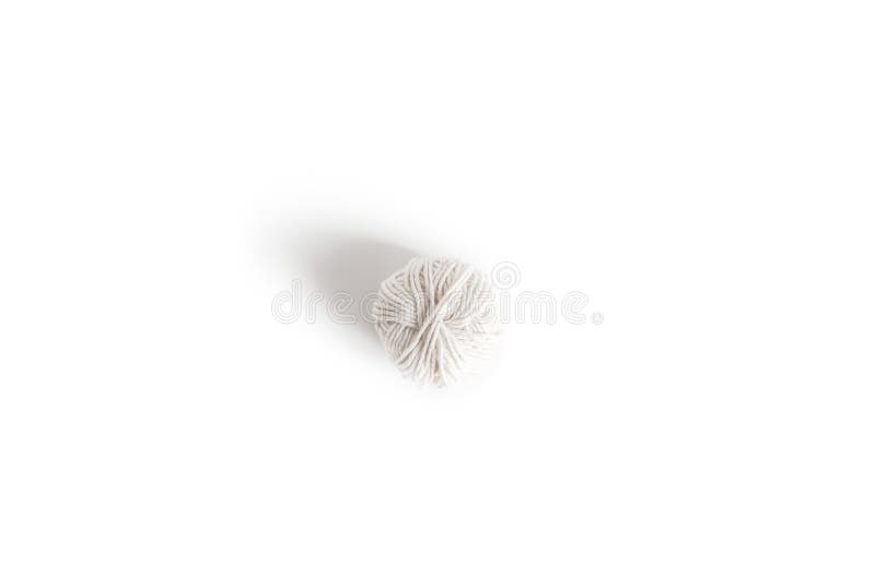 Boll av vitt garn Isolerad skein av ullbohologoen royaltyfri bild Boll av vitt garn Isolerad skein av ullbohologoen royaltyfri bild