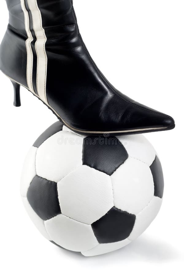 bollen startar fotboll royaltyfri fotografi bollen startar fotboll royaltyfri fotografi