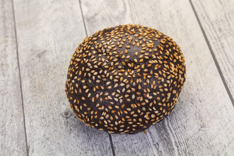 Bollo para la hamburguesa. Bollo caliente fresco para la hamburguesa