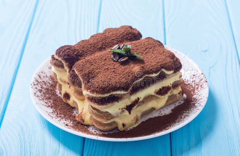 Bolo de tiramisu caseiro fotos de stock