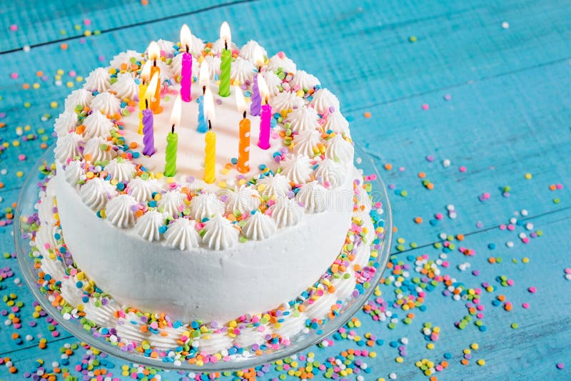 Gâteau d'anniversaire : 3 bougies  Imagens de bolo, Bolos de aniversário,  Aniversario