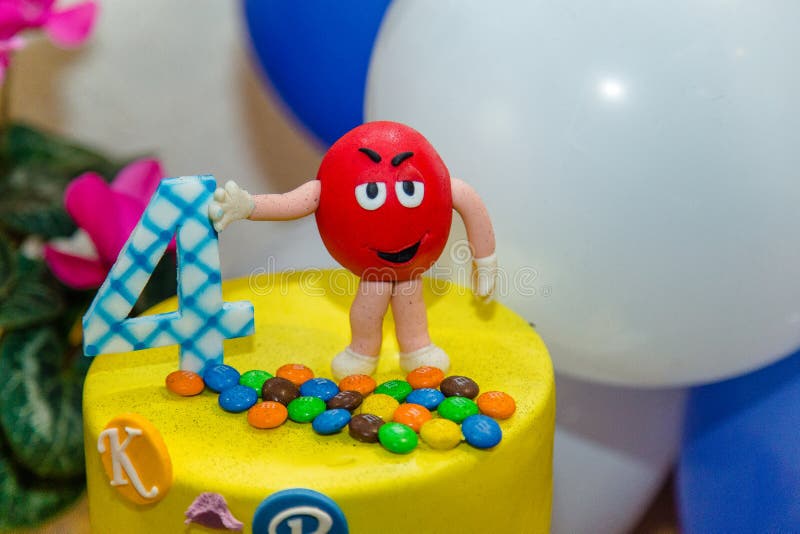 Bolo De Aniversário Com Ilustração De Carros. Bolo De Personagem De Desenho  Animado Para Festa Infantil. Evento Temático Imagem Editorial - Imagem de  creativo, divertimento: 176484950