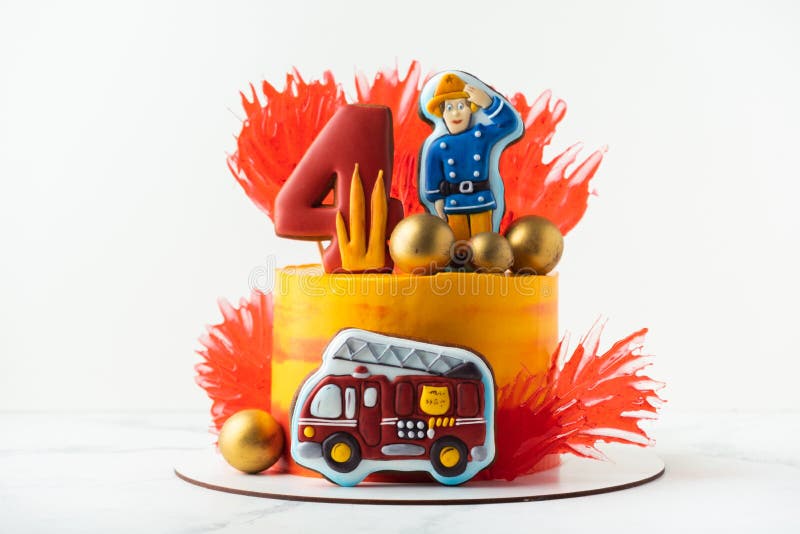 Bolo De Aniversário Com Biscoito De Gingermore Em Forma De Carro