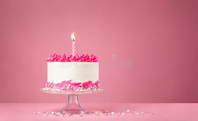 Bolo De Aniversário Rosa Com Gelado De Borboletas E Borboletas