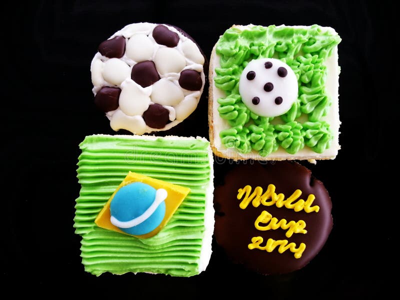 Bolo De Chocolate Durante a Temporada De Futebol Imagem de Stock