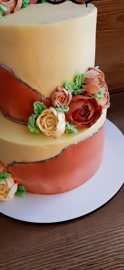 Bolo De Rosa Creme Azul Com Fundo Branco Para Comemoração De Aniversário.  Imagem de Stock - Imagem de pastelaria, feriado: 243237373