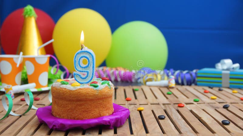 Fundo Bolo De Aniversário De 50 Anos Com Bolinhas E Números Fundo, Foto De  Bolos De Aniversário De 50 Anos Imagem de plano de fundo para download  gratuito