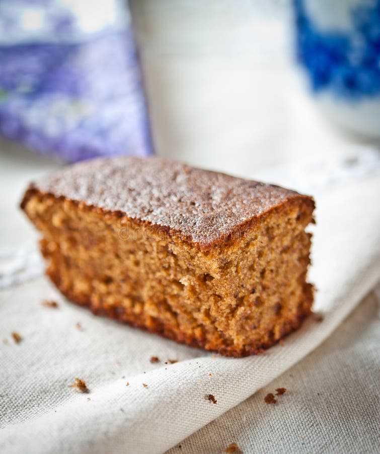 Bolo num prato foto de stock