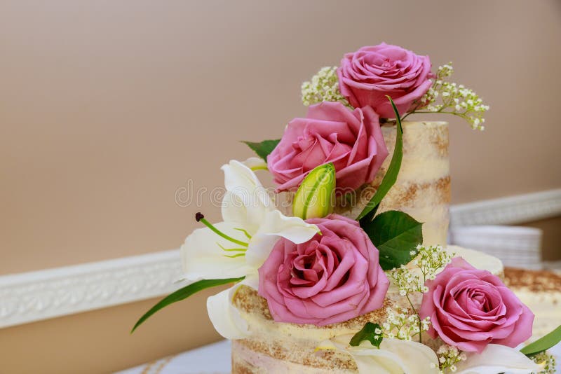 Bolo Pelado Branco Imagens Meramente Ilustrativas A Decoracao Pode Variar Picture Of Familia Farinha Curitiba Tripadvisor