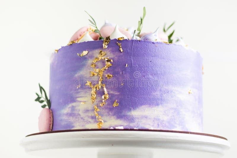 bolo de aniversário de 50 anos roxo e branco 1372209 Foto de stock no  Vecteezy